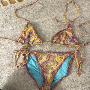 New PilyQ Bahia Stitched Tie Side Bikini. Yellow paisley. Excellent condition.